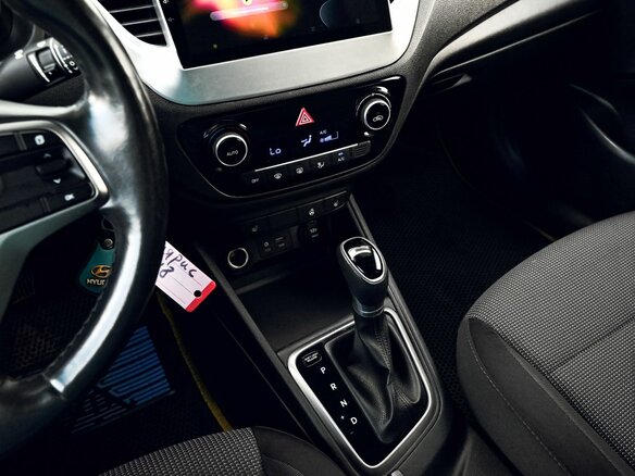 2018 Hyundai Solaris II, серебристый, 1105000 рублей - вид 8