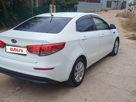 2015 Kia Rio III Рестайлинг, белый, 1158000 рублей, вид 3