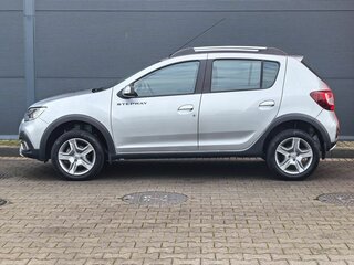 2022 Renault Sandero Stepway II Рестайлинг, серый, 1749000 рублей, вид 2