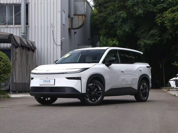 2026 Toyota bZ3X 50 kWh, белый, 2400000 рублей - вид 1