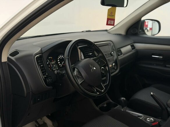 2015 Mitsubishi Outlander III Рестайлинг, белый - вид 12