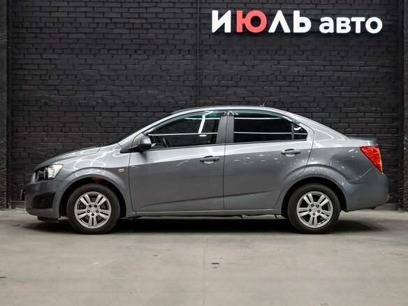 2013 Chevrolet Aveo II, серый, 600000 рублей - вид 8