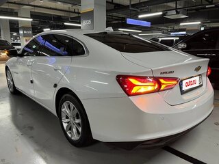 2022 Chevrolet Malibu IX Рестайлинг, белый, 1200001 рублей, вид 2
