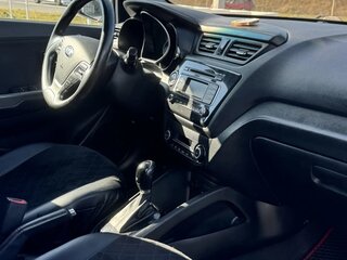 2017 Kia Rio III Рестайлинг, белый, 1350000 рублей, вид 4