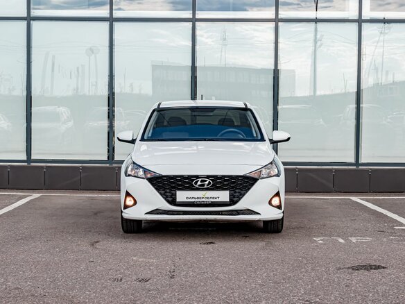 2020 Hyundai Solaris II Рестайлинг, белый - вид 2