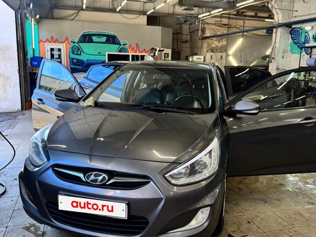 2013 Hyundai Solaris I, чёрный, 660000 рублей, вид 2