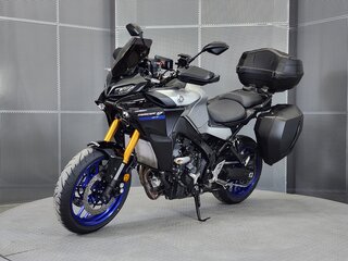 2021 Yamaha MT-09 Tracer (FJ-09), серебристый, 1277000 рублей, вид 4