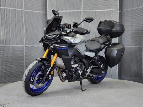 2021 Yamaha MT-09 Tracer (FJ-09), серебристый, 1277000 рублей, вид 4