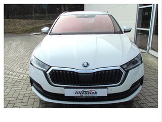 2022 Skoda Octavia IV (A8), белый, 3350000 рублей, вид 4