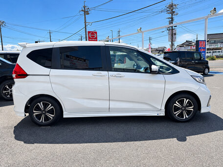2021 Honda Freed+ II Рестайлинг, белый, 1020000 рублей, вид 3
