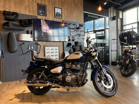 2026 Royal Enfield Super Meteor, синий, 792000 рублей, вид 4