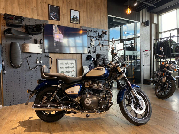2026 Royal Enfield Super Meteor, синий, 792000 рублей - вид 3