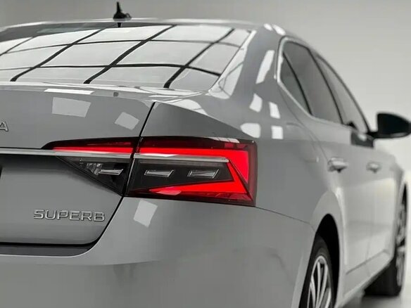2025 Skoda Superb III Рестайлинг, серебристый, 3350000 рублей - вид 10