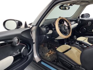 2021 Mini Hatch Cooper III (F55/F56) Рестайлинг 2, серебристый, 1660000 рублей, вид 3