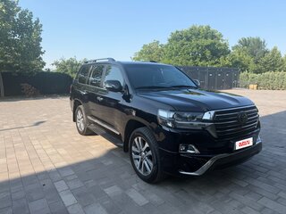 2017 Toyota Land Cruiser 200 Series Рестайлинг 2, чёрный, 7500000 рублей, вид 1