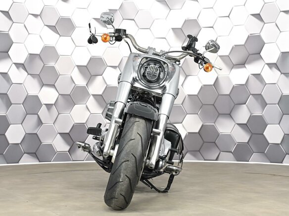 2018 Harley-Davidson Fat Boy, чёрный, 1779000 рублей - вид 4
