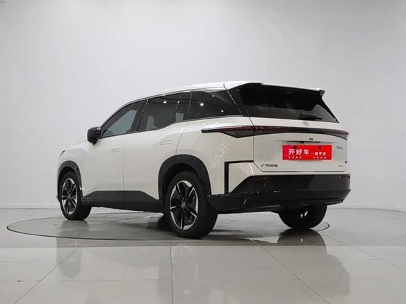 2026 Toyota bZ3X 50 kWh, белый, 2095111 рублей - вид 6