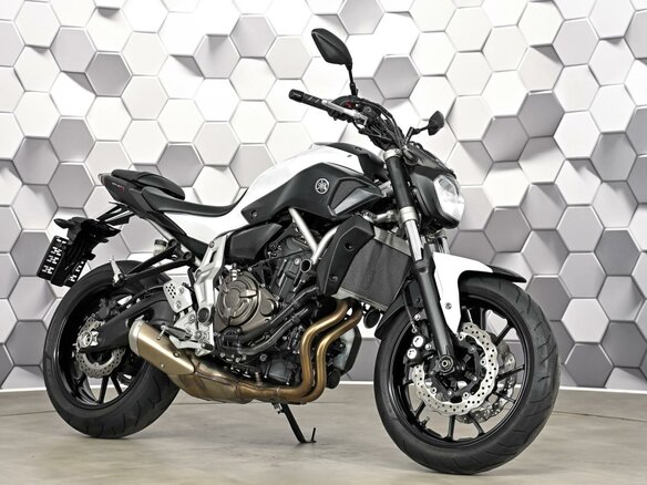 2014 Yamaha MT-07 (FZ-07), белый, 725000 рублей