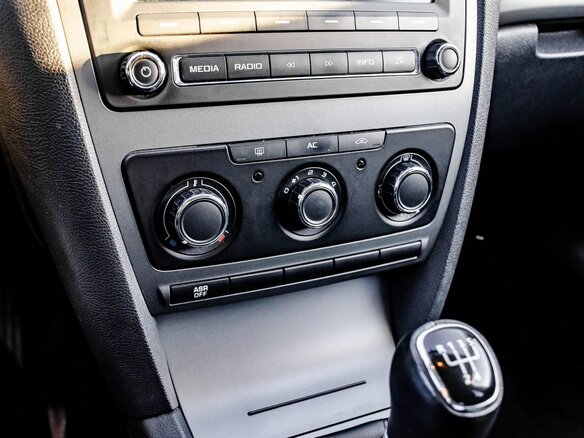 2011 Skoda Octavia II (A5) Рестайлинг, серебристый - вид 17