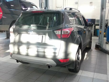 2017 Ford Kuga II Рестайлинг, серый, 1699000 рублей, вид 3