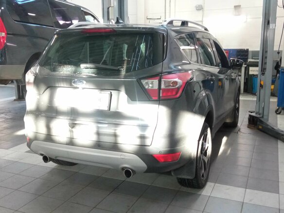 2017 Ford Kuga II Рестайлинг, серый, 1699000 рублей - вид 2