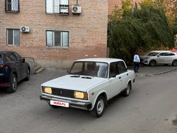 2000 Lada (ВАЗ) 2105, белый, 98000 рублей