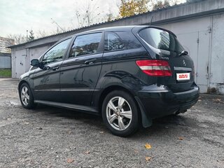 2010 Mercedes-Benz B-Класс 200 I (W245) Рестайлинг, чёрный, 640000 рублей, вид 5