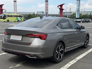 2022 Skoda Octavia IV (A8), чёрный, 1650111 рублей, вид 4