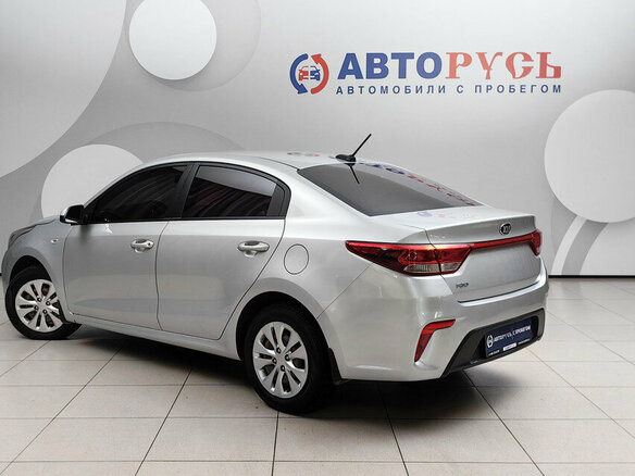 2017 Kia Rio IV, серебристый, 1099000 рублей - вид 1