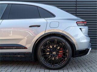 2026 Porsche Macan Turbo II, серебристый, 19550032 рублей, вид 4