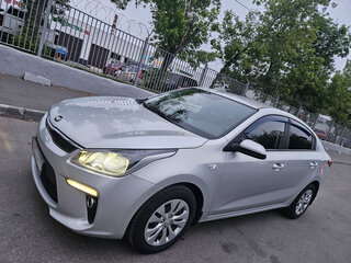 2018 Kia Rio IV, серебристый, 1200000 рублей, вид 1