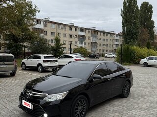 2016 Toyota Camry VII (XV50) Рестайлинг, чёрный, 2150000 рублей, вид 2