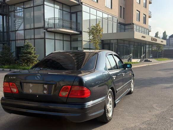 1996 Mercedes-Benz E-Класс 420 II (W210, S210), синий, 850000 рублей - вид 4
