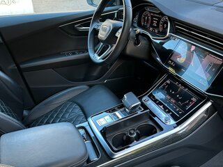 2022 Audi Q8 55 TFSI I (4M), чёрный, 8300000 рублей, вид 3