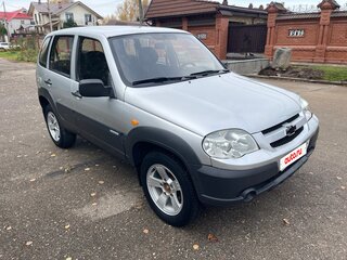 2010 Chevrolet Niva I Рестайлинг, серебристый, 525000 рублей, вид 4