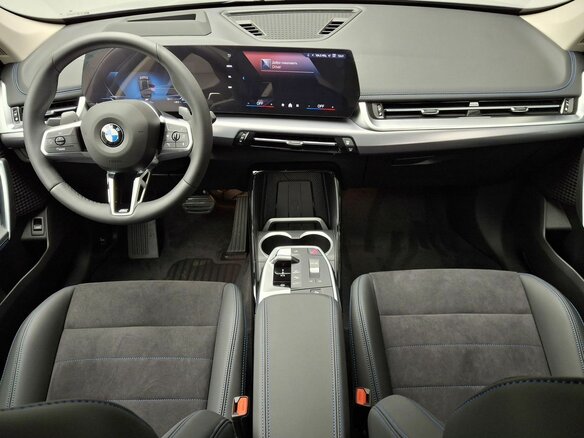 2026 BMW X1 Long 25Li xDrive III (U11/U12), чёрный, 6090000 рублей - вид 3