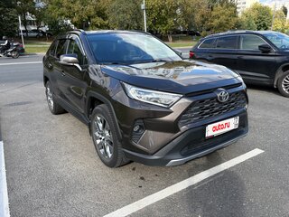 2021 Toyota RAV4 V (XA50), коричневый, 3680000 рублей, вид 1