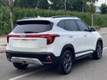 2023 Kia Seltos I Рестайлинг, белый, 1870005 рублей - вид 3