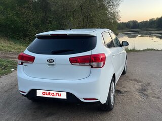 2015 Kia Rio III Рестайлинг, белый, 700000 рублей, вид 5
