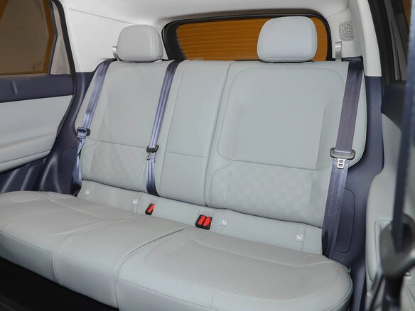 2026 Leapmotor A10 53 kWh, серебристый, 2190000 рублей - вид 15