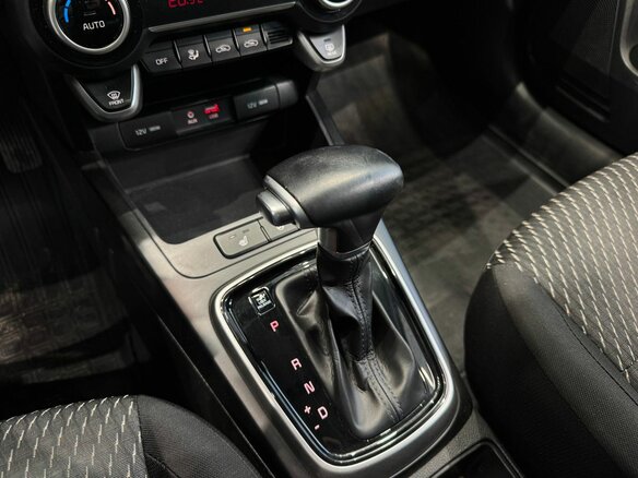 2017 Kia Rio IV, серебристый, 1299000 рублей - вид 18