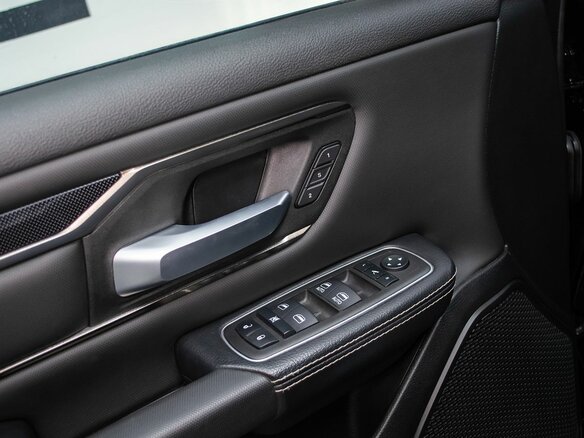 2022 Ram 1500 Crew Cab eTorque V, чёрный, 7999000 рублей - вид 9