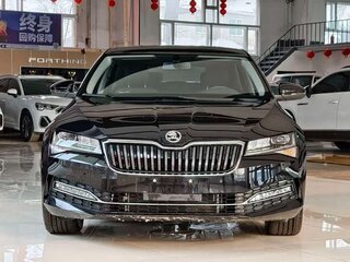 2023 Skoda Superb III Рестайлинг, чёрный, 1730000 рублей, вид 1