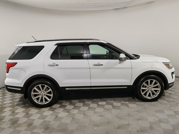 2018 Ford Explorer V Рестайлинг 2, белый, 2499000 рублей - вид 3