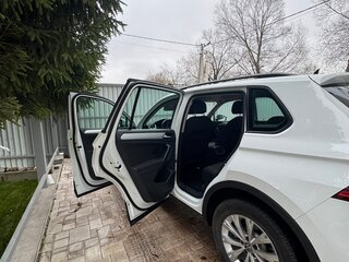 2021 Volkswagen Tiguan II Рестайлинг, белый, 2946000 рублей, вид 2