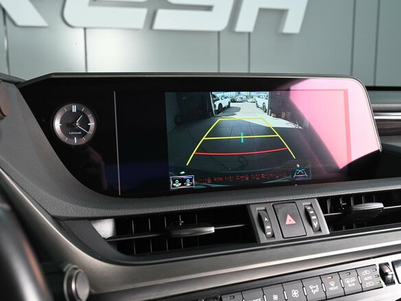 2021 Lexus ES 300h VII, серый - вид 14