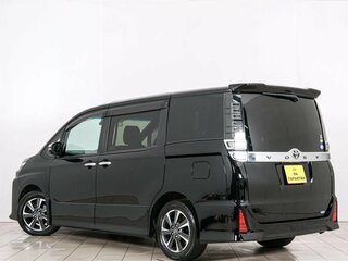2018 Toyota Voxy III (R80) Рестайлинг, чёрный, 1899000 рублей, вид 4