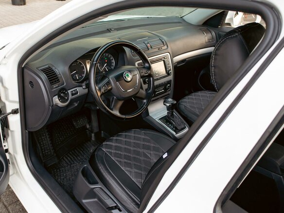 2012 Skoda Octavia II (A5) Рестайлинг, белый, 895000 рублей - вид 12