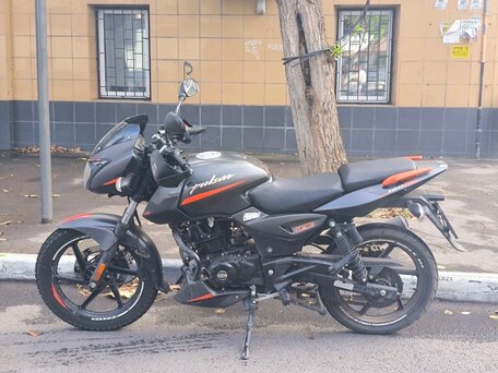 2021 Bajaj Pulsar 180, чёрный, 110000 рублей, вид 2