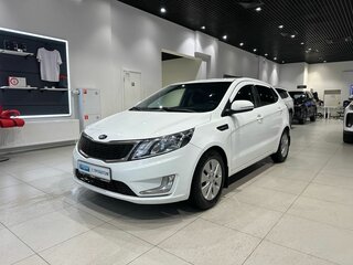 2013 Kia Rio 5-speed III, белый, 800000 рублей, вид 1